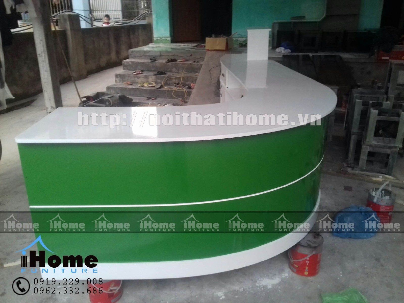 bàn lễ tân công ty